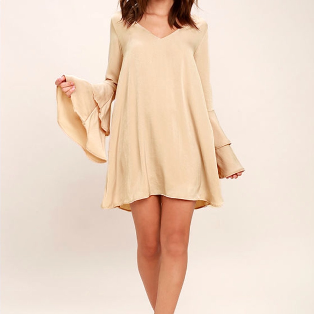Lulus beige bell sleeve shift dress